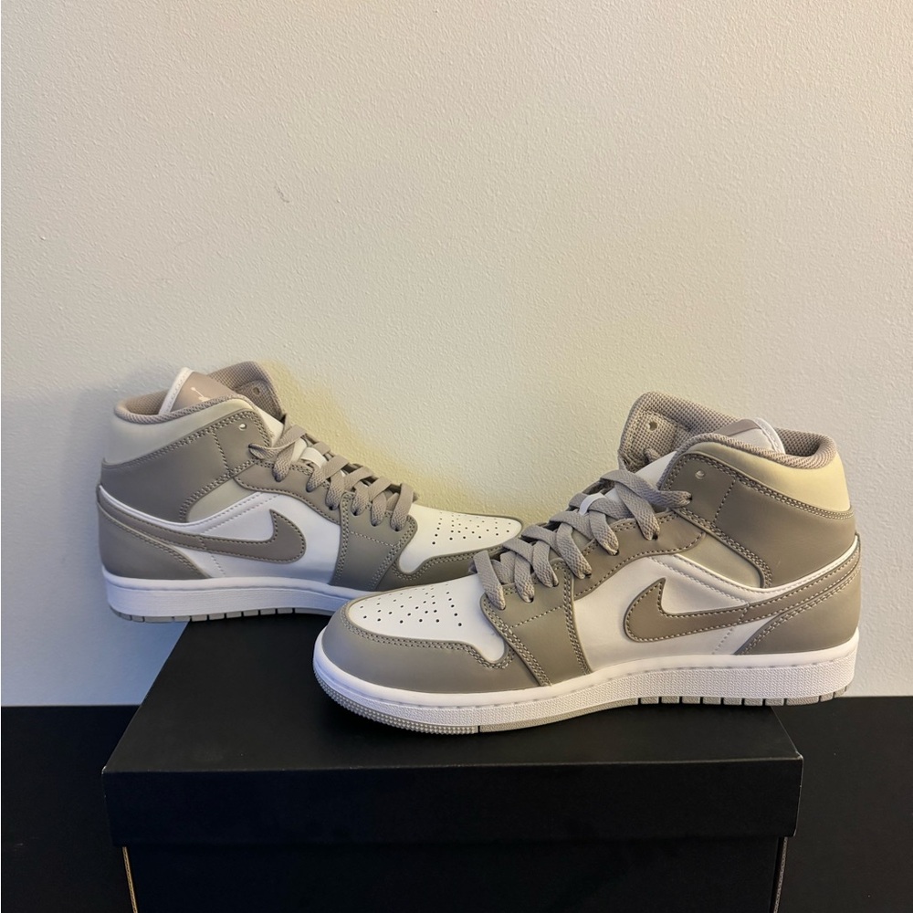 NEW! Air Jordan 1 Mid